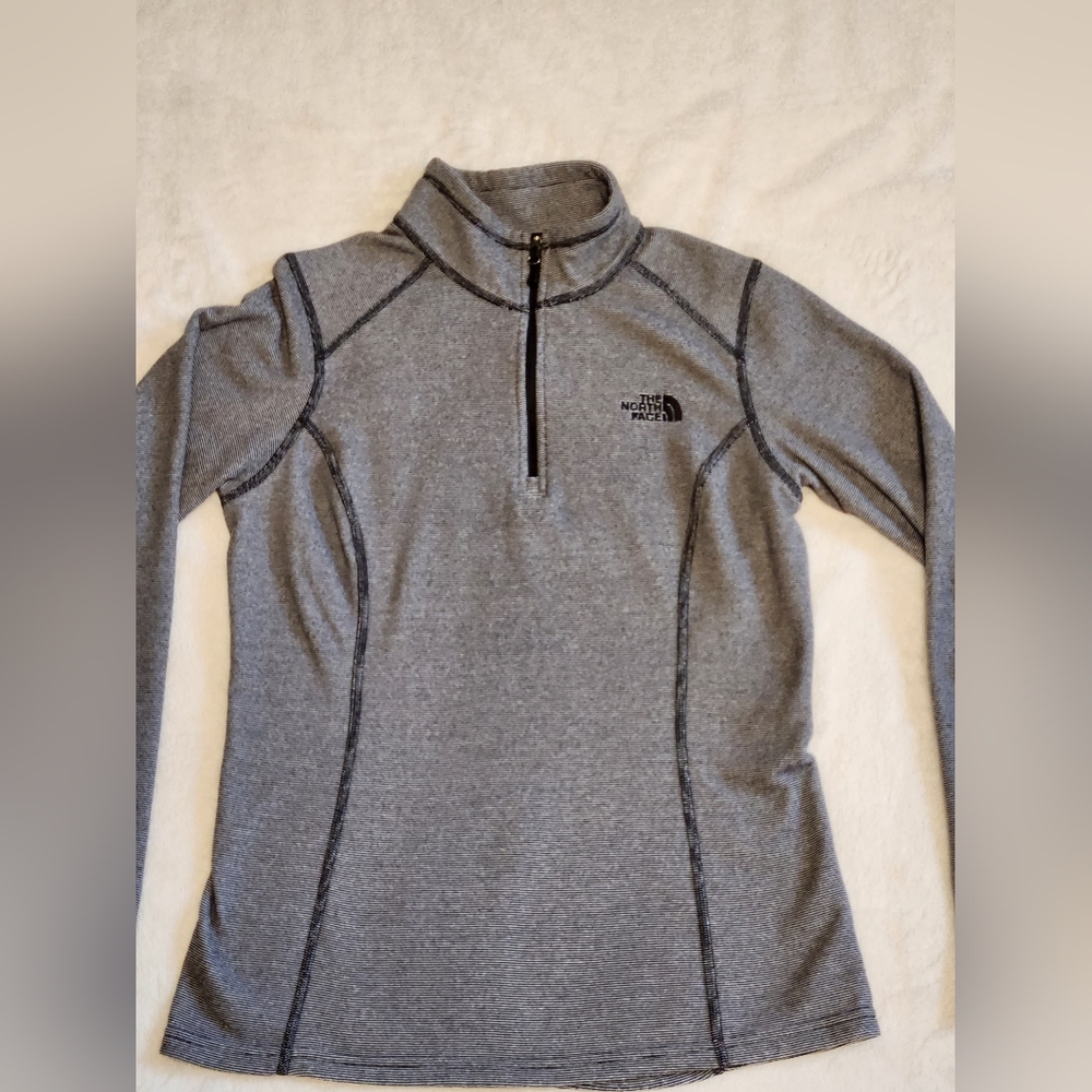 The North Face Women's Black and White 1/4 Zip Lightweight Fleece Size Small